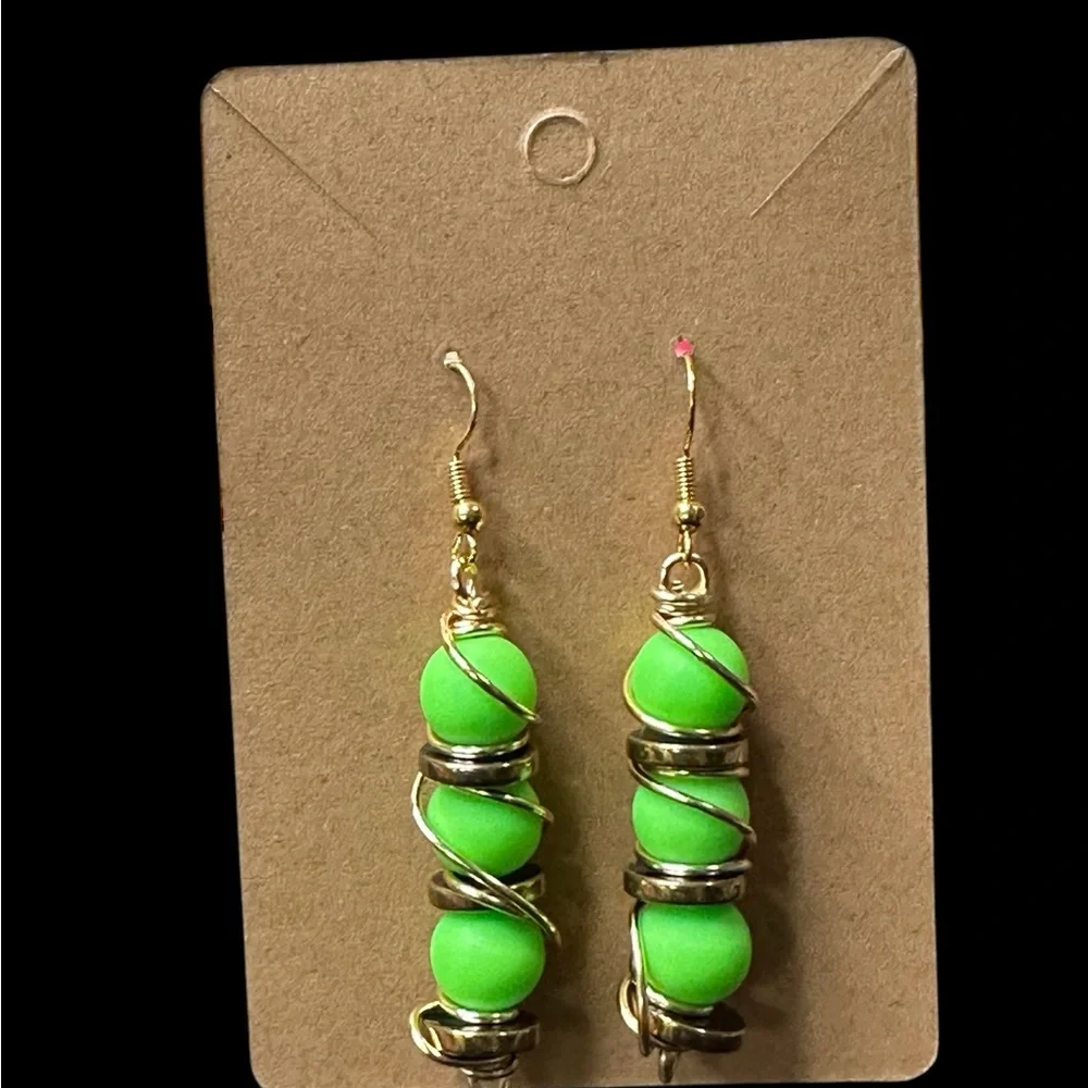 Neon Green Beaded Bracelet with Gold Tag - Picture 8 of 10